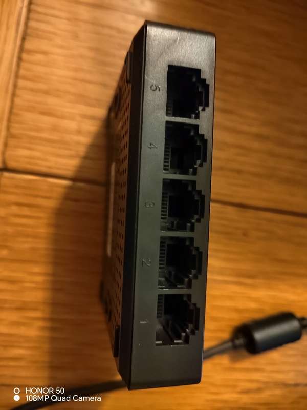 TENDA SG105   5-Port Gigabit Desktop Switch
