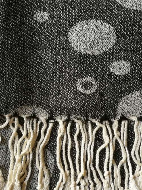 Pashmina, Black with white dots