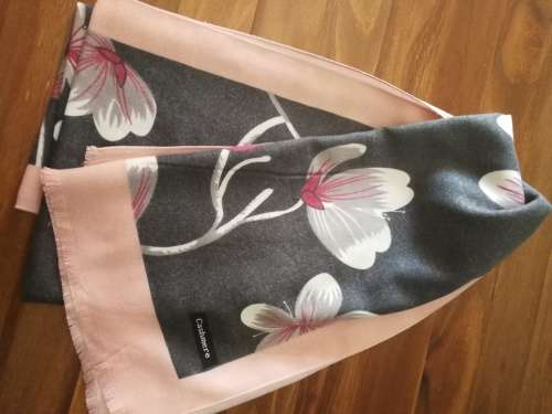 Cashmere feel, soft quality  Scarf in Grey and Pink