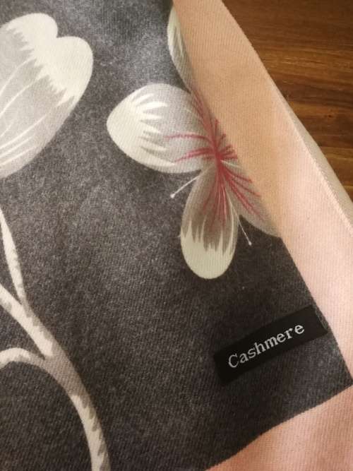 Cashmere feel, soft quality  Scarf in Grey and Pink