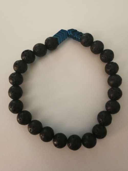 Lava diffuser bead in black with blue arrow bead