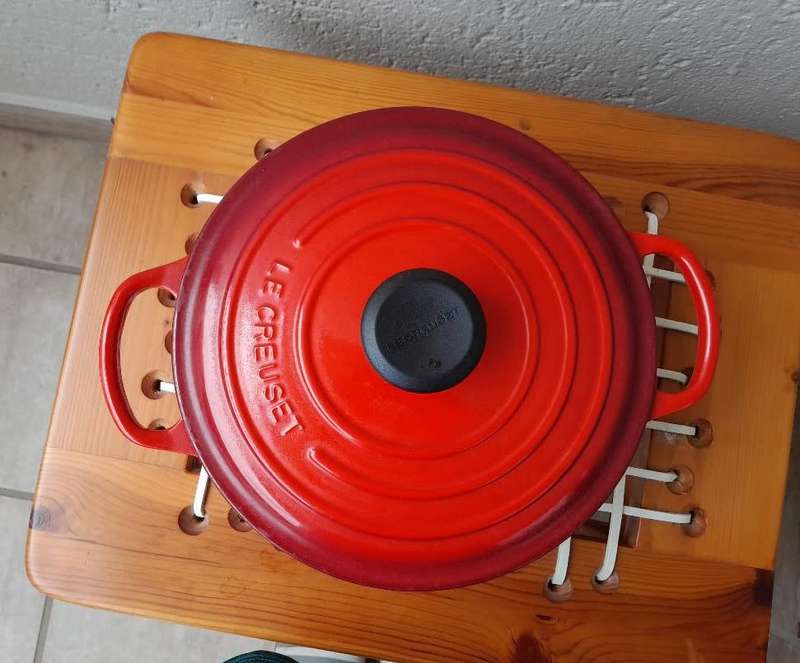 LARGE DUTCH OVEN POT FRENCH LE CRUSET POT - RED CAST IRON - must go!