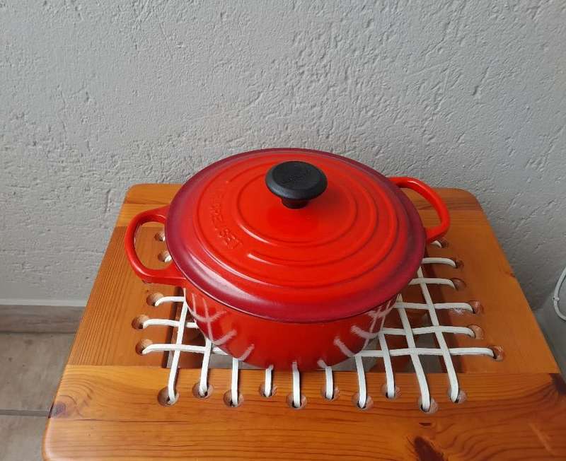 LARGE DUTCH OVEN POT FRENCH LE CRUSET POT - RED CAST IRON - must go!