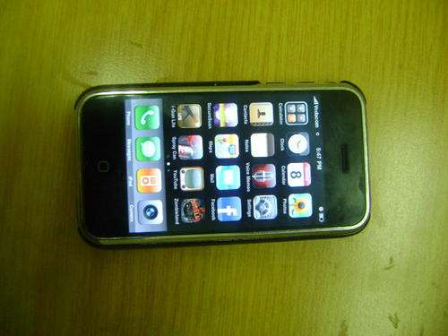 iPhone 2G + Loads of Extras