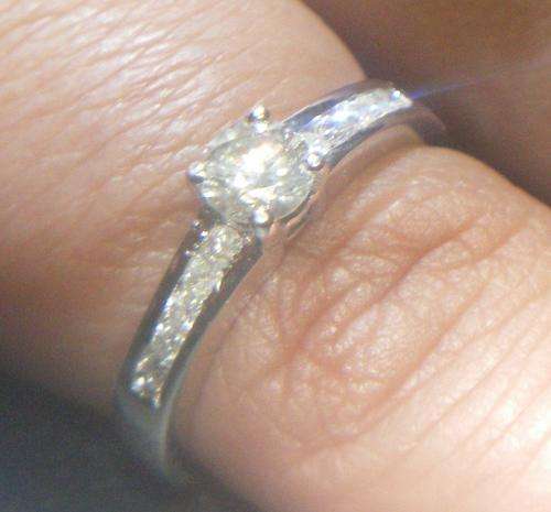 STUNNING 14 CT WHITE GOLD DIAMANT RING @ ONLY R1 START