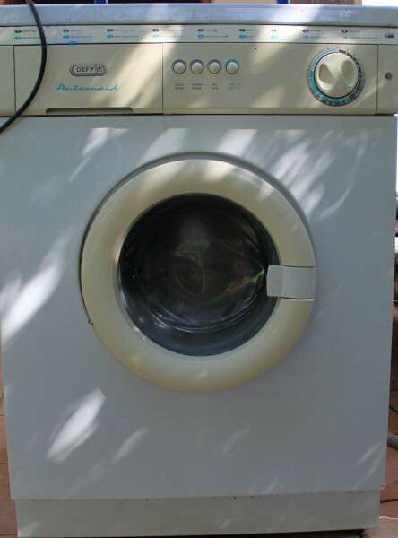 Defy washing machine. NEEDS ATTENTION!! STARTS @ R1, NO RESERVE