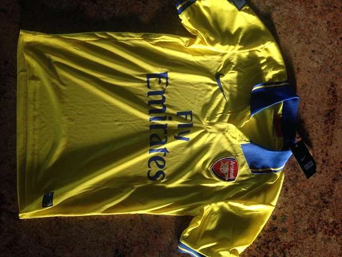 ***Arsenal Supporters Jersey - various sizes - HOT Bargain!!!***