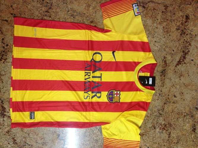 ***Barcelona Supporters Jersey - Size Medium- HOT Bargain!!!***