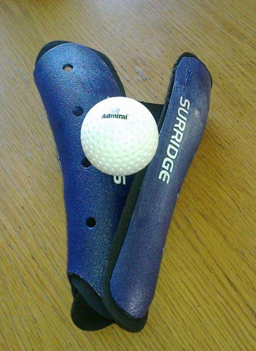HOCKEY SHIN GUARDS - Surridge - Size: Small - Dimple Hockey Ball included!!!