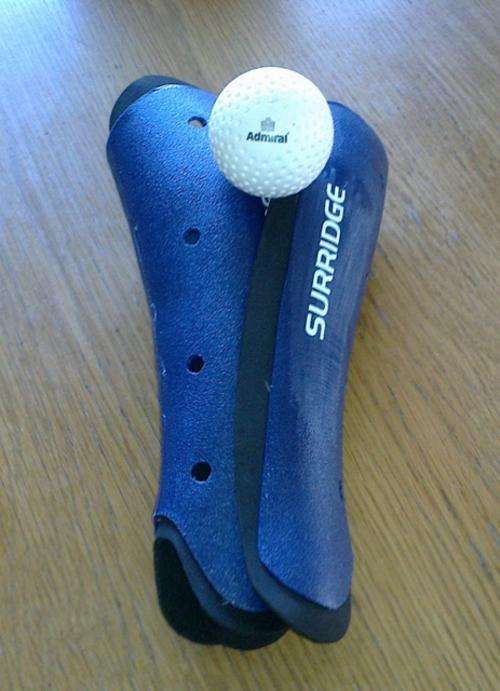 HOCKEY SHIN GUARDS - Surridge - Size: Medium - Dimple Hockey Ball included!!!