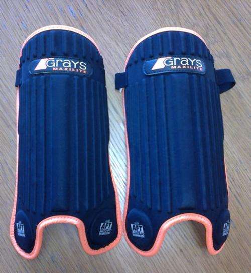 GRAYS MAXILITE HOCKEY SHIN GUARDS - Size: Medium - Hi-Tec Moulded Shin Guard!!!
