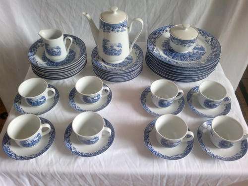 Beautiful "blue willow"-8-place dinner service from the house of "Williams & James"
