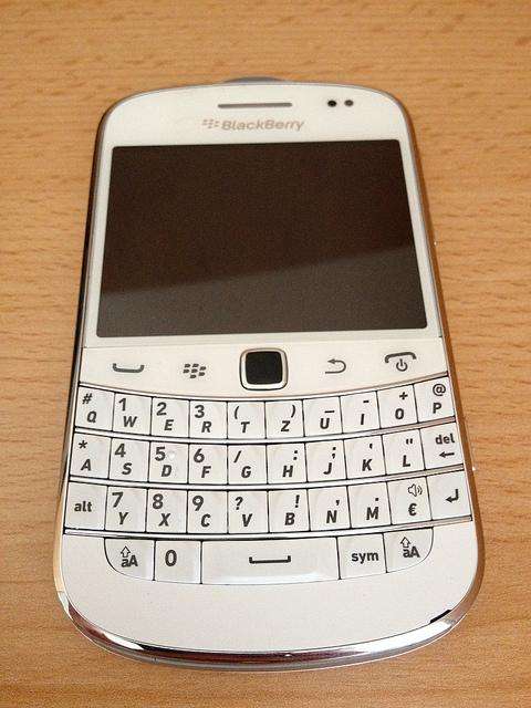 blackberry 9900 pls read