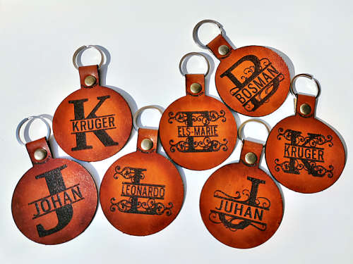 1 Veg tanned Keyring With your name or surname 3 styles to choose from (Personalized)