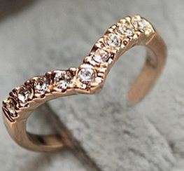 "V" Shaped Classic Fashion Ring !*Beautiful*! Local Stock!!
