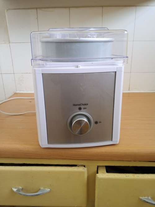 ICE CREAM MAKER MACHINE