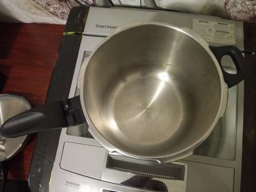 PRESSURE COOKER