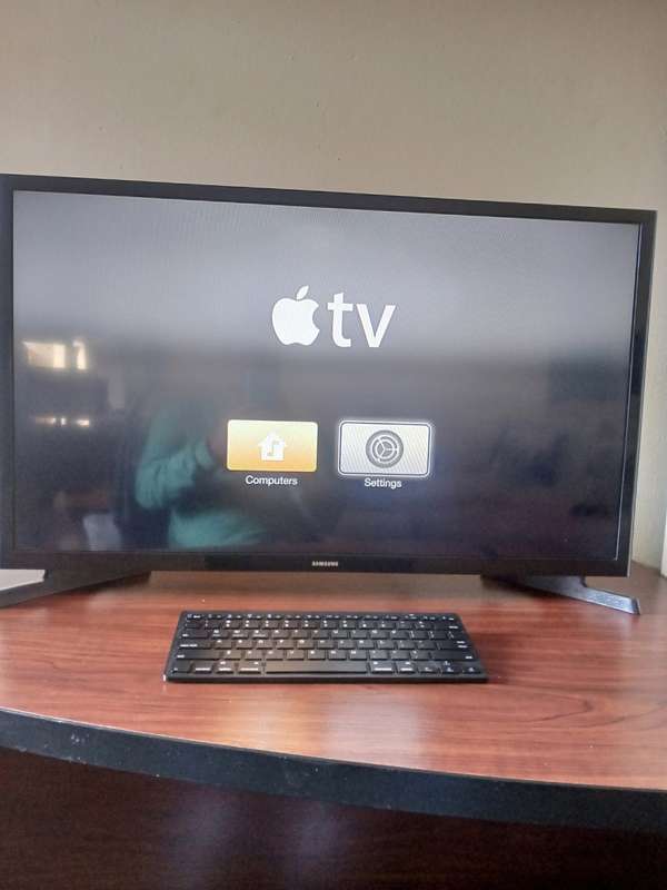 APPLE TV WITH BLUETOOTH KEYBOARD