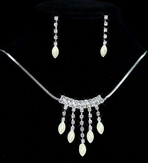 Stunning!! *Evening Wedding Pearls & Diamante Necklace & Earring Set*