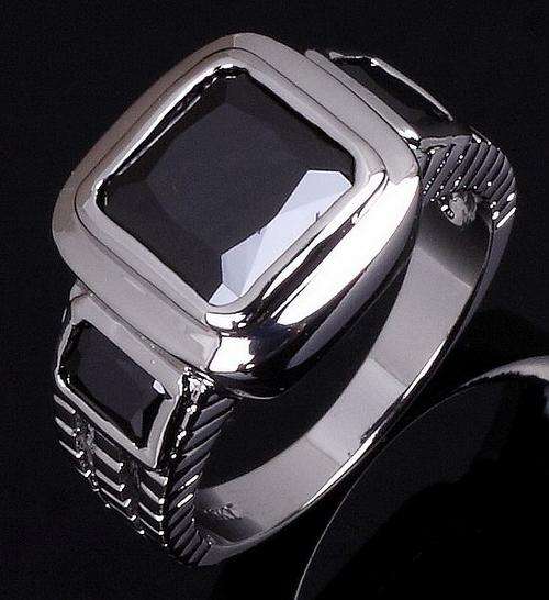 * Men's Black Sapphire 10KT White Gold Ring Size 8 / Q *