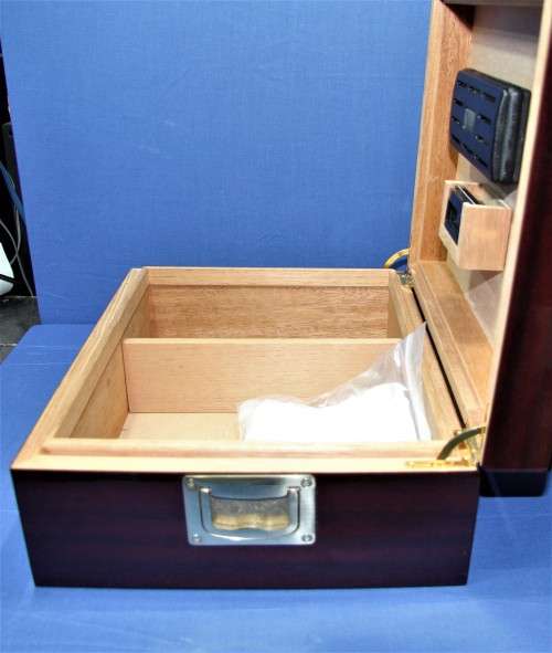 FOR DEENO ONLY!!! Rosewood high gloss Gentili cigar humidor.