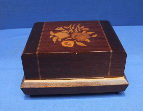 Vintage Musical Cigarette Box