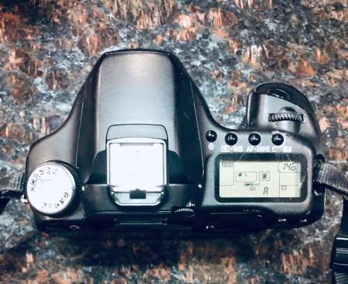 Canon EOS  450 D camera with lots of extras. See description.FREE CANON EOS 50 D CAMERA with Battery