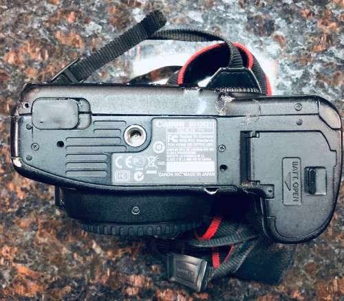 Canon EOS  450 D camera with lots of extras. See description.FREE CANON EOS 50 D CAMERA with Battery