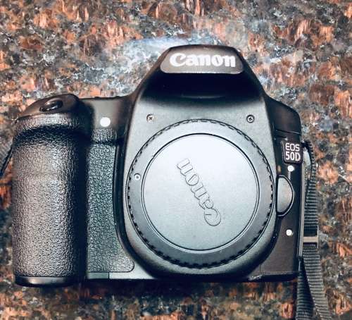 Canon EOS  450 D camera with lots of extras. See description.FREE CANON EOS 50 D CAMERA with Battery