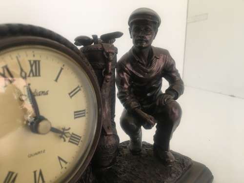 Juliana Mantle Clock - Kneeling Golfer