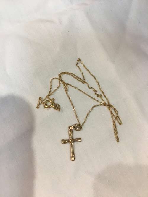 9ct Gold Fine Chain with Cross Pendant