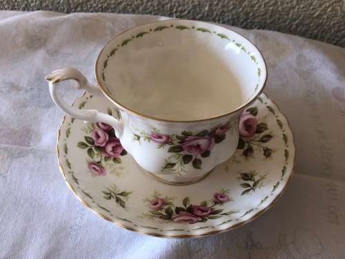 Stunning Royal Albert June Roses Flower of the Month Series Duo