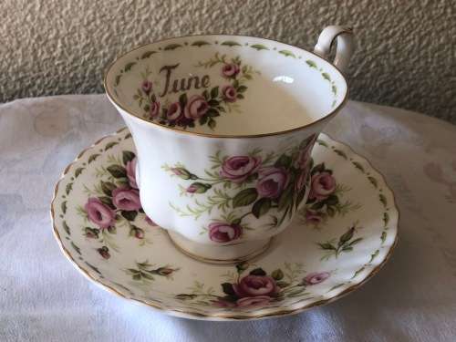 Stunning Royal Albert June Roses Flower of the Month Series Duo