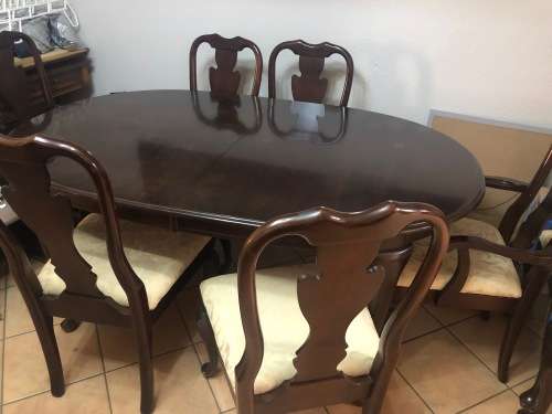 Stunning Solid American Imported 8 Seater Dining Room Suite