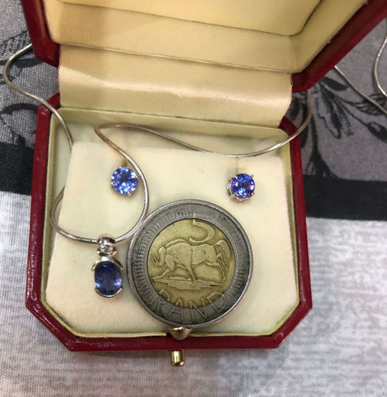 Browns White Gold & Tanzanite Earrings with Chain & Pendant