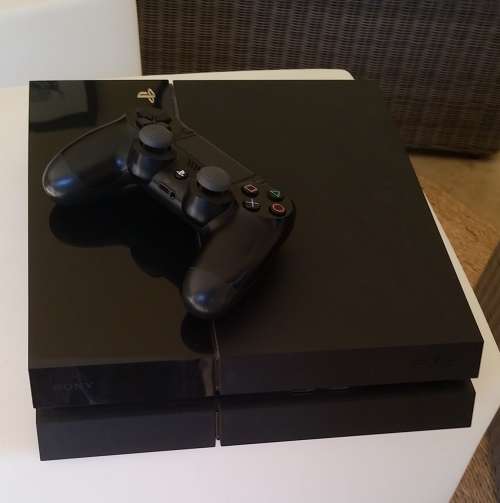 Playstation 4 (with Controller) 500 GB - Great Condition