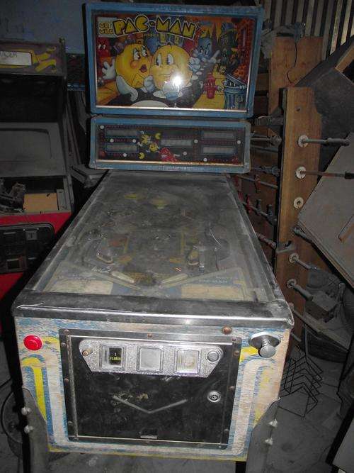 Mr. & Mrs. Pac-Man -Pinball Machine by Bally Manufacturing Co.