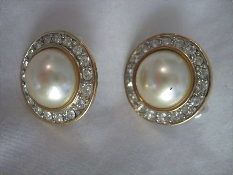 CLIP ON PEARL EARRINGS SURROUNDED WITH DIAMANTES