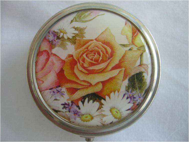 VERY CUTE 3 COMPARTMENTS PILL BOX - LID HAS ROSE DESIGN