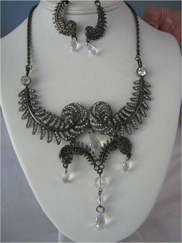 NECKLACE AND EARRING SET - UNUSUAL AND DRAMATIC, SEE IT FOR YOURSELF