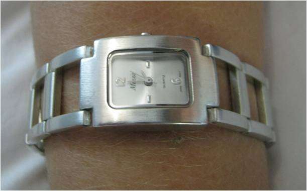 GORGEOUS STAINLESS STEEL WATCH - UNISEX