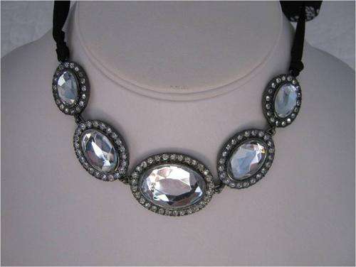 LOVELY NECKLACE WITH OVALS CRYSTALS