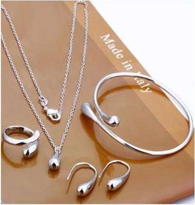 TEAR DROP JEWELLRY SET - SILVER TONED - CHEAP AS CHIPS!!