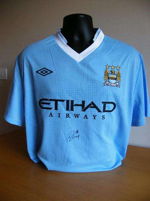 EDIN DZEKO GENUINE SOCCER HAND SIGNED AUTOGRAPH NEW OFFICIAL MANCHESTER CITY SHIRT COA