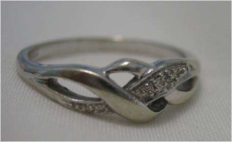 9CT WHITE GOLD WITH DIAMONDS CROSSOVER RING