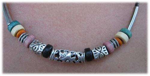 SURFERS STYLE NECKLACE WITH LEATHER CORD - WELL MADE