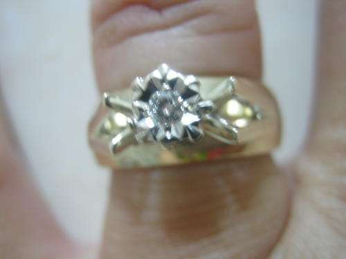 9CT YELLOW GOLD DIAMOND RING - FULLY HALLMARKED