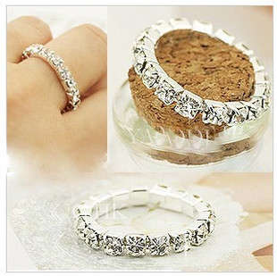 White gold tone stretch band ring w/ Swarovski crystal