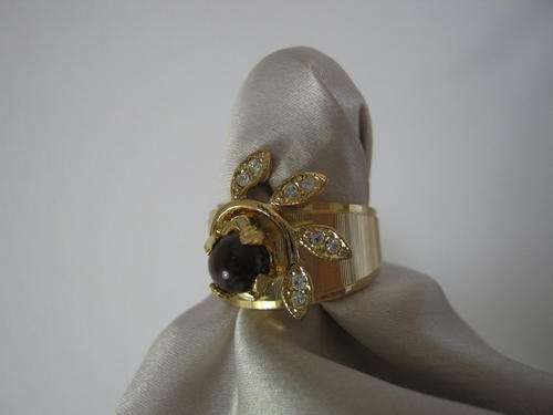 GOLD ELECTROPLATED WITH RED STONE AND LEAF DETAILS - SIZE 5