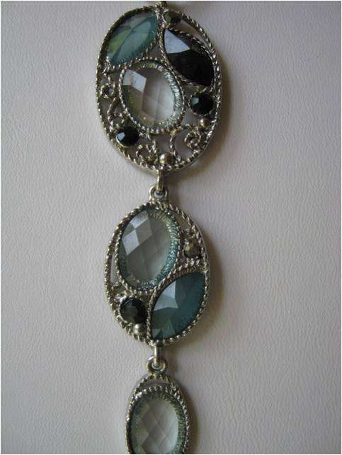 THREE TIER PENDANT WITH FILIGREE FINISH HAS A SILVER TONE NECKLACE